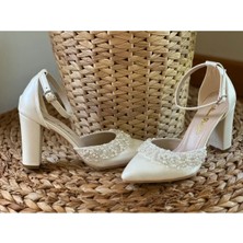 İlkinin Pabuçları Gelin Ayakkabısı Inci ve Boncuk Süslemeli 9cm Kalın Topuk Ekru Kırık Beyaz Gelin Ayakkabısı