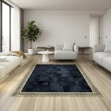 Decomarie Siyah ve Altın Rengi Kenarlı Dana Derisi Patchwork Halı – El Yapımı Doğal Deri Dekoratif Halı