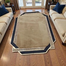 Decomarie Krem Zeminli Siyah Koyu Bordürlü Çokgen Formlu Peluş Halı