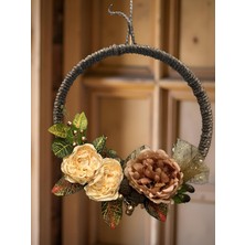 Florivya Design El Yapımı Çiçekli Kapı Süsü | Asılabilir Dekoratif Çelenk | Doğal Tonlarda Ev Dekoru