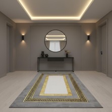 Decomarie Gri Zeminli Altın Klasik Bordür Detaylı Peluş Halı – Yumuşak Dokulu, Şık ve Dekoratif Halı