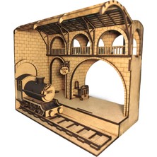 Algwood Ahşap Tren Istasyonu Diorama Kiti – Lazer Kesim Mdf | 143 Parça | Dekoratif Koleksiyon Maketi