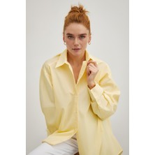 Modeva Global Minimalist Kesim Modern Duruşlu Düz Oversize Butter Sarısı Kadın Gömlek