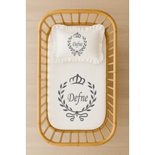 Moda Lime Isimli Bebek Nevresim Takımı 70X120 – Gri Taç ve Çelenk Tasarım Fırfırlı Dolgulu Yastıklı