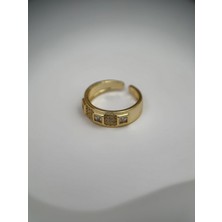 Luseda Gold Renk Kare Taşlı Modern Kadın Yüzük