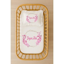 Moda Lime Isimli Bebek Nevresim Takımı 70X120 – Pembe Yaprak Çelenk Tasarım Fırfırlı Dolgulu Yastıklı