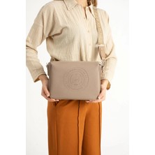 Just Polo  Kadın Günlük Kullanıma Uygun Lakos Ayarlanabilir Askılı Şık Omuz Çantası Ebat: 21 x 28 cm