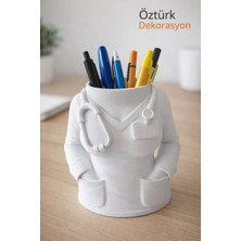 Öztürk Organizasyon 🩺 Bayan Doktor Temalı Kalemlik – Masaüstü Dekoratif Hediyelik