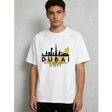 Hena Dubai Skyline Beyaz T-Shirt – Göz Alıcı Şehir Temalı Oversize Model Erkek/Kadın