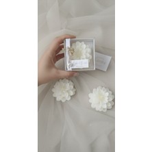 Kamira 🌸 Kişiye Özel Çiçek Tasarımlı Kokulu Mum Nikah & Söz Hediyeliği – Şeffaf Kutulu
