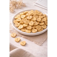 İğne İzi 10 mm Ahşap Kalp Düğme 50 Adet – Doğal Ahşap Dikiş Düğmesi