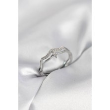 S'82 Minimal Yıldız Model Gümüş Renk Zirkon Taşlı Kadın Yüzük