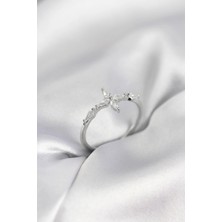 S'82 Yıldız Model Zirkon Taşlı Gümüş Renk Kadın Yüzük