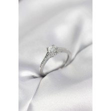 Eco Lounge Tek Taş Gümüş Renk Zirkon Taşlı Model Kadın Yüzük