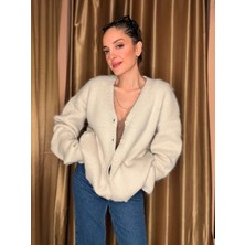 Ekru V Yaka Yumuşak Dokulu Yün Hırka