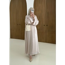 Moda Aksa Qaboos Şal Yaka Elbise Pudra