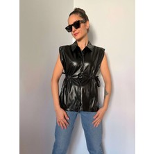 Siyah Yandan Bağlama Detaylı Deri Yelek