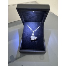 Gözde Aksesuarım Işıklı Kutuda Gümüş Renk Kuğu Kolye Çelik