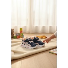 Enoch Hello Kitty Karakter Figürlü ve Hologram Detaylı Kız Çocuk Spor Ayakkabı