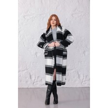 Özlem Yıldız Siyah Beyaz Büyük Ekose Desenli Oversize Yünlü Kaban - Geniş Yakalı Uzun Kışlık Palto Serisi 40
