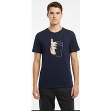 Bardak Tutan El Baskılı T-Shirt