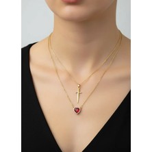 Chic & Shine Kalp ve Kılıç Çift Kolyesi - Kırmızı Taşlı Gold Renk Zirkon Çelik Kolye