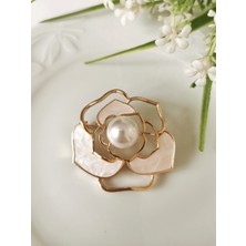 Halley Concept Inci ve Sedef Detaylı Gül Broş