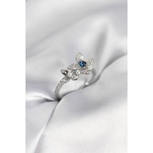 Gümüş Renk Çiçek Model Zirkon Taşlı Kadın Yüzük