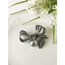 Halley Concept Gri Inci Detaylı Fiyonk Broş