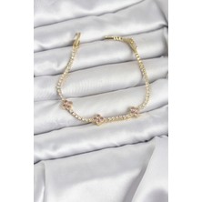 Inure Jewelry Pembe Yonca Detaylı Zirkon Taşlı Gold Renk Pirinç Su Yolu Kadın Bileklik
