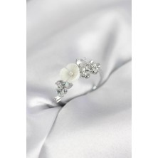 Inure Jewelry Gümüş Renk Pirinç Çiçek Model Zirkon Taşlı Kadın Yüzük