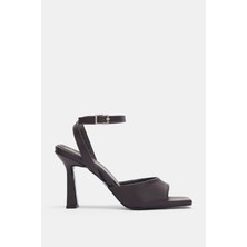 Selin Shoes Elvane Küt Burun Bilekten Bağlamalı Kadın Topuklu Ayakkabı- Kahverengi
