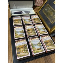 The Kibrit House  9’lu Rustik Kulübe & Göl Manzarası Koleksiyon Set – Mum Yanı Dekoratif Kibrit (900 Çöp)