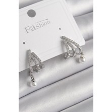 Belle Fusion Mey Ithalat® Pirinç Gümüş Renk Zirkon Taşlı Pençe Model Inci Detay Kadın Küpe