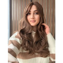 Aura Peruk Sezonun En Tercih Edilen Gözde Renk Tonundaki Perçemli Modelimiz