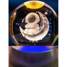 Aesco Ay Üstünde Astronot Tasarımlı Plastik Altlıklı Işıklı Cam Küre