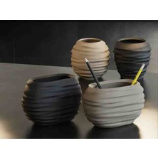 Talaşoğlu 2’li Minimal Dalgalı Kalemlik & Fırçalık Seti – Modern Masa Düzenleyici