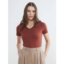 LC Waikiki Kahverengi V Yaka Kadın Tişört