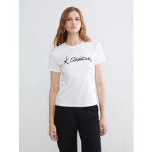 LC Waikiki Beyaz Bisiklet Yaka Atatürk Temalı Kadın Tişört