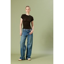 Nisan Triko Kontrast Detaylı T-Shırt