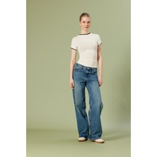 Nisan Triko Kontrast Detaylı T-Shırt