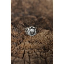 Ett Ayarlanabilir Kuru Kafa Tasarımlı Erkek Yüzük