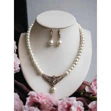 Fayra Accessories Zirkon Taşlı Kanat Figürlü Tek Sıra Inci Kolye ve Inci Küpe Seti