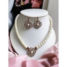 Fayra Accessories Zirkon Taşlı Çiçek Figür Inci Kolye ve Inci Küpe Seti