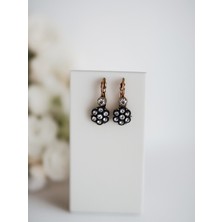 Fayra Accessories Papatya Figürlü Zirkon Taşlı Minimal Küpe