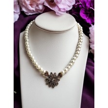 Fayra Accessories Zirkon Taşlı Çiçek Figürlü Inci Kolye