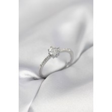 Ett Tek Taş Model Gümüş Renk Zirkon Taşlı Kadın Yüzük