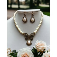 Fayra Accessories Kristal Taşlı Fiyonk Figür Tek Sıra Inci Kolye ve Inci Küpe Seti