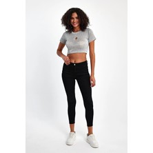 İhraç Pazarı Kadın Gri Pamuklu Simli Kalp Detaylı Esnek Likralı Crop Tişört