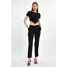 İhraç Pazarı Dikiş Detaylı Asimetrik Kesim Crop Tişört – Esnek Kumaş, Vücuda Oturan Trend Tasarım